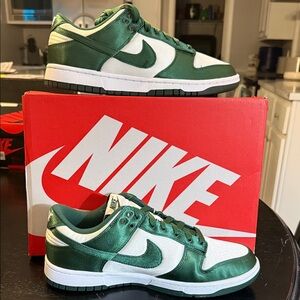 Nike Dunk Low ESS sneaker in white/team green